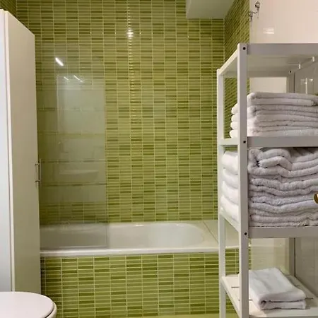 Laureles De Новалес